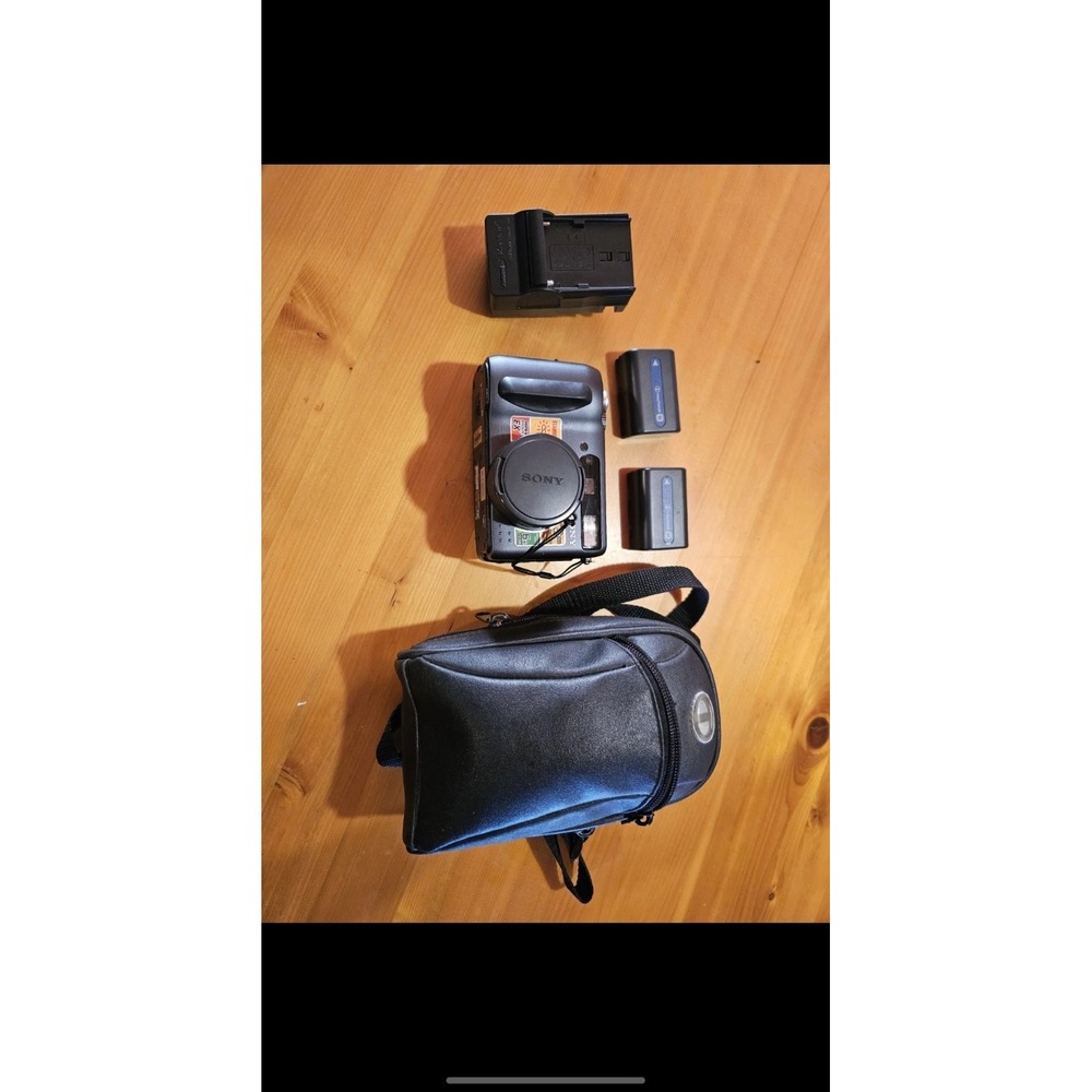 Sony Cybershot 4.1MP MPEG Movie EX Digital Still Camera Model DSC S85